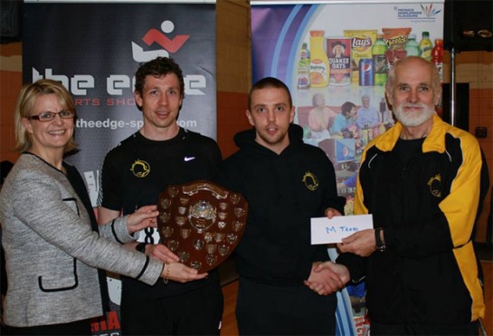 Vanessa Clarke, General Manager of  Pepsico Carrigaline and Pat Twomey, Chairman of Eagle AC presenting the prize for the winning mens team to Eagle AC